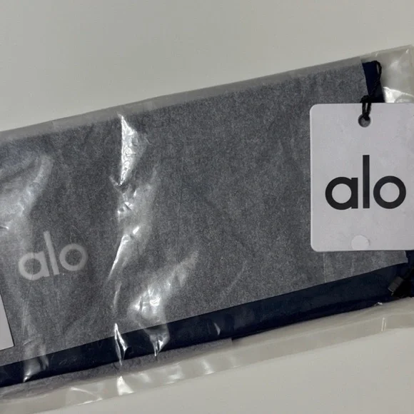 Alo Yoga Performance Conquer Headband NAVY BLUE, NWT - Picture 3 of 4